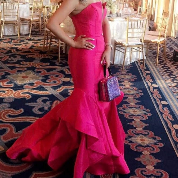 Gown - Picture 4 of 4